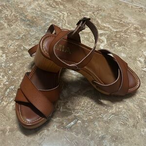 Mia platform sandal
